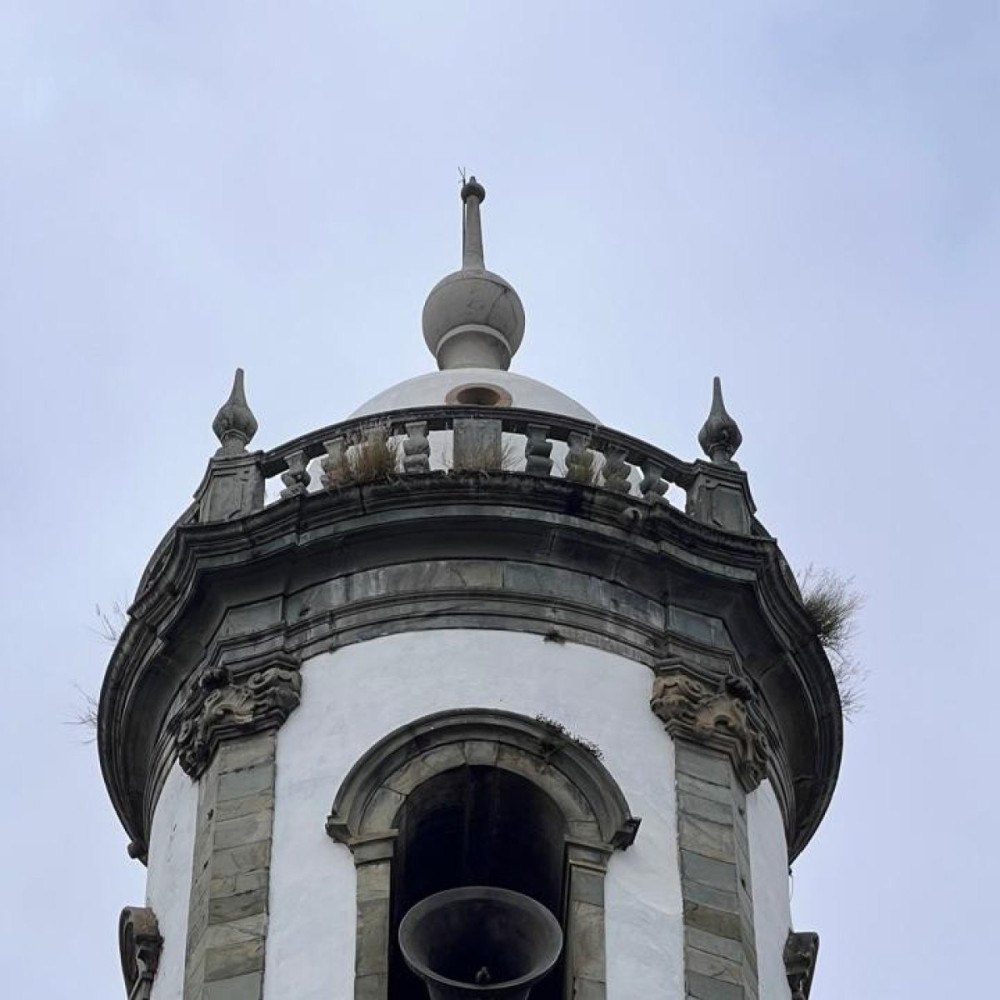 Sinos de todas as igrejas de São João Del-Rei, no campo das Vertentes, tocam desde as 9h da manhã Sinos de todas as igrejas de São João Del-Rei, no campo das Vertentes, tocam desde as 9h da manhã