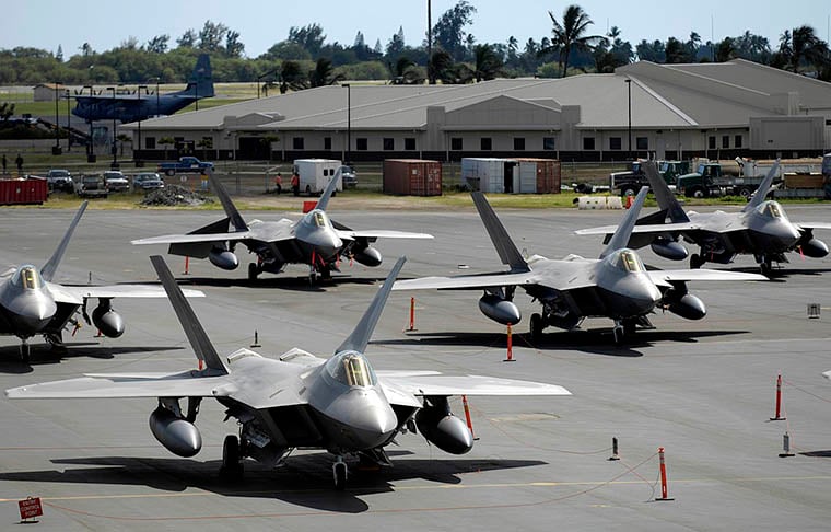 Com a chegada dos caças de quinta geração, radares e sensores para detectar os inimigos ganharam sofisticação. E uma das tecnologias mais valorizadas é a furtividade (quando o avião passa despercebido pelos radares dos rivais). Isso amplia em muito o poder de letalidade dos caças. 