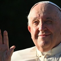 'Esperança': primeira autobiografia de um papa traz a vida de Francisco