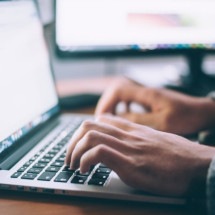 Novo golpe do Imposto de Renda usa e-mail falso em nome da Receita; entenda - Glenn Carstens-Peters Unsplash