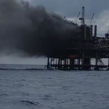 Incêndio atinge plataforma da Petrobras, e funcionários ficam feridos - Reprodu&ccedil;&atilde;o