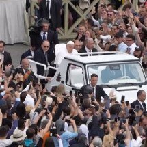Brasileiros no Vaticano se despediram do Papa na Páscoa; veja o vídeo  - Reprodu&ccedil;&atilde;o