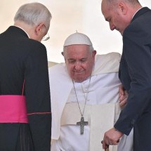 Francisco rompeu tradição do Vaticano e falou com transparência de sua saúde