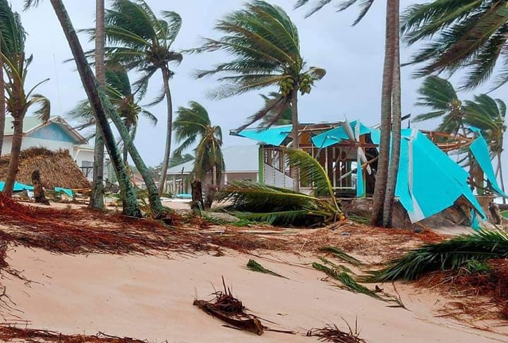 Tuvalu também tem sido afetado por ciclones cada vez mais fortes. Em 2020, por exemplo, o ciclone Tino atingiu o arquipélago e causou muitos danos. 