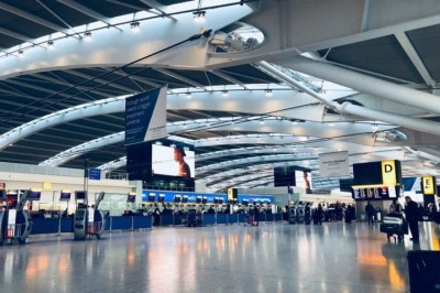 Uma mulher de 57 anos foi presa depois de matar seu próprio cachorro em um banheiro do Aeroporto Internacional de Orlando, na Flórida, EUA. -  (crédito: Belinda Fewings/Unsplash)