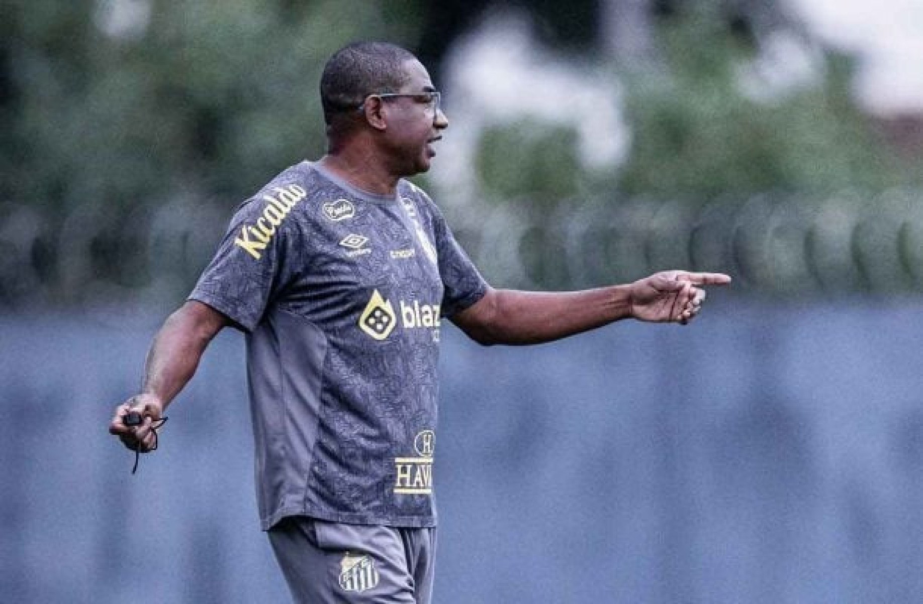 Presidente do Santos não descarta efetivação de César Sampaio