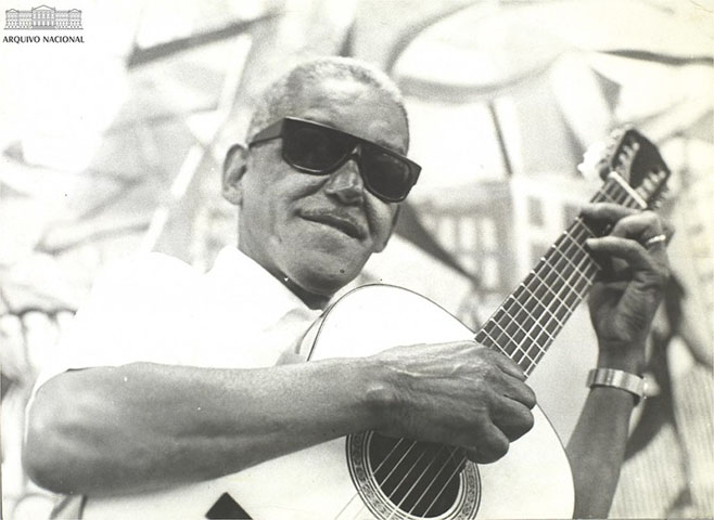 A partir da década de 1930, o rádio foi fundamental para a divulgação do samba por todo o Brasil. Compositores como Cartola, Noel Rosa e Pixinguinha se tornaram grandes nomes da música popular brasileira.