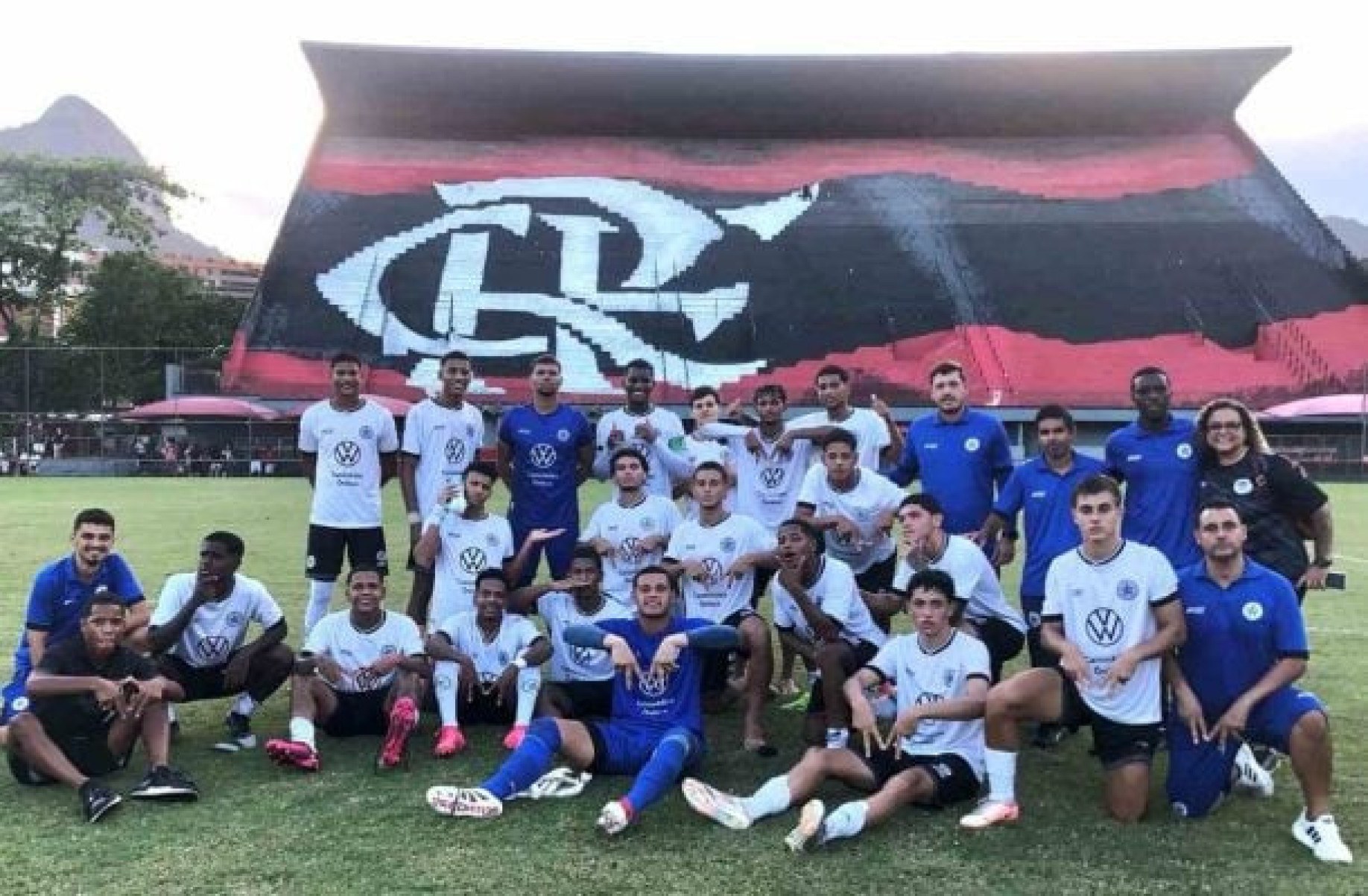 Flamengo dá ‘carona’ para rival e perde jogo do sub-20 Flamengo dá ‘carona’ para rival e perde jogo do sub-20