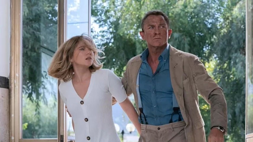 Há rumores de que o agente passe a ser uma mulher. Daniel Craig já se manifestou contrário a essa ideia. "Em vez disso, deveria haver um papel tão bom quanto o de James Bond, mas feito para uma mulher", afirmou. 
