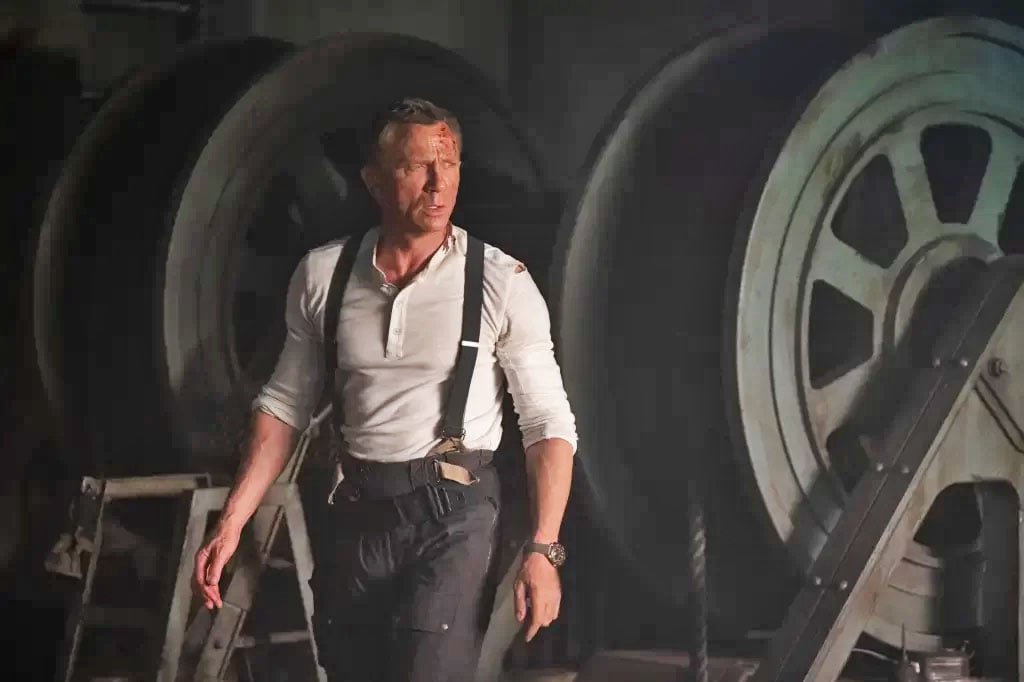 O ator interpretou Bond em "Cassino Royale" (2006), "Quantum of Solace" (2007), "Operação Skyfall" (2012) e "007 Contra Spectre" (2015). Com Craig, 007 foi menos glamouroso, mais impetuoso, atrevido e desobediente.  
