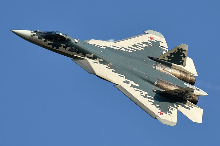SU-57 - Caça russo bimotor de quinta geração.  Desde o começo, foi desenhado para ser furtivo (pouco percebido) e é um dos poucos modelos que dispõem de tecnologia específica para isso.  