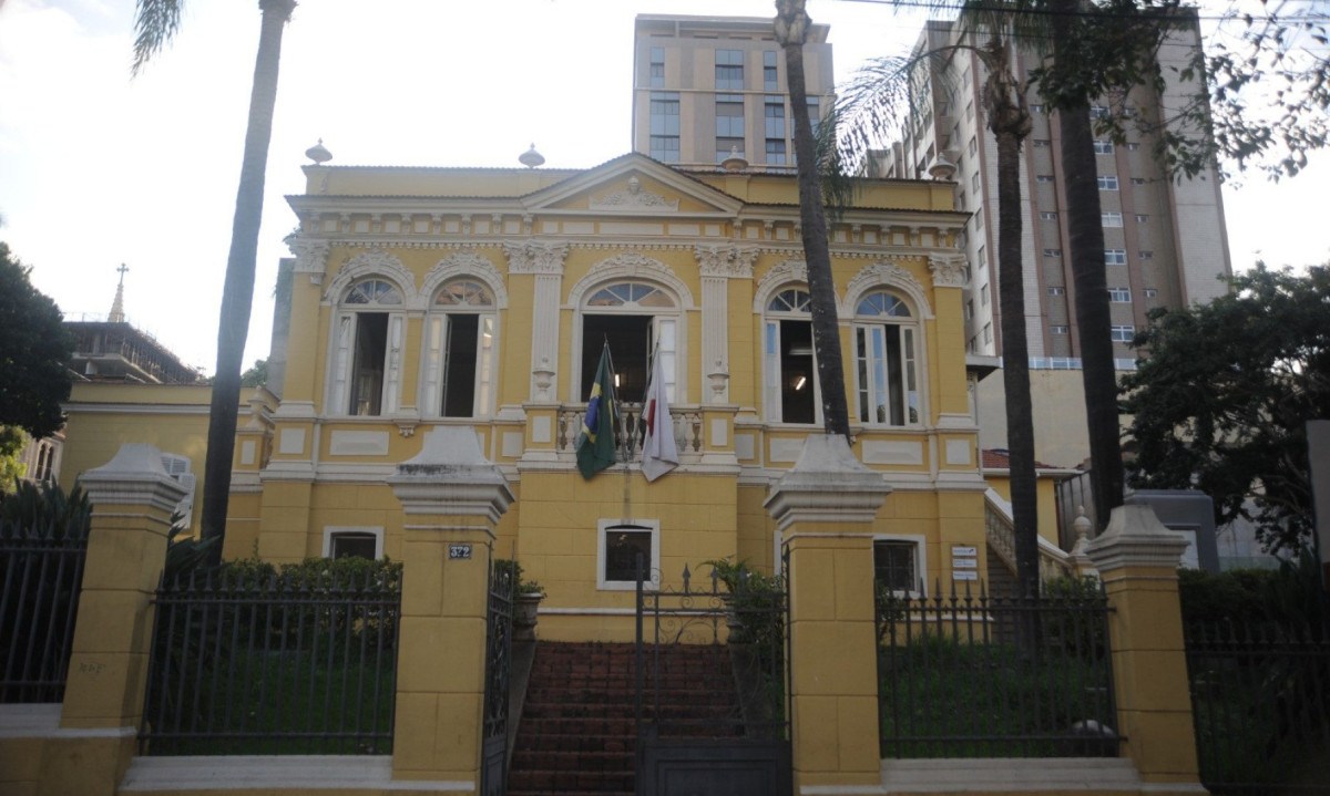 Em 1901, o APM foi transferido de Ouro Preto para Belo Horizonte, mas foi só em 1938 que a sede passou a ser na casa localizada na Avenida João Pinheiro
