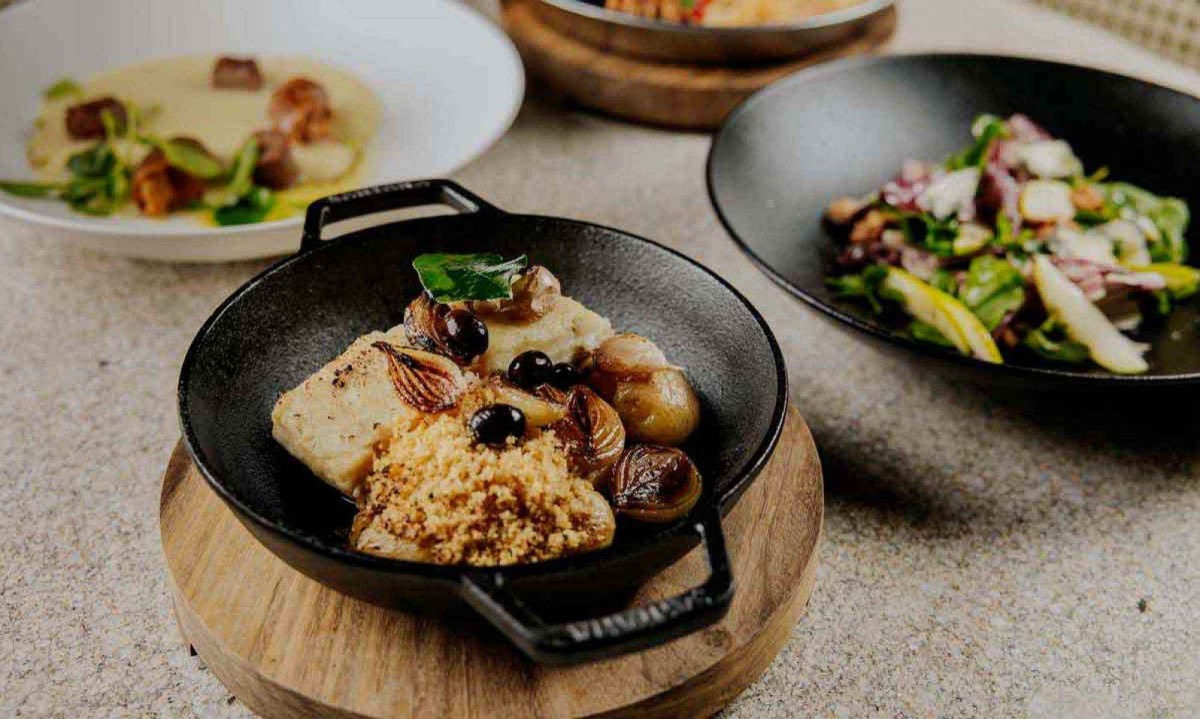 Bacalhau à lagareiro é um dos pratos de destaque no cardápio assinado pelo chef Felipe Rameh - (crédito: Magê Monteiro/Divulgação) Bacalhau à lagareiro é um dos pratos de destaque no cardápio assinado pelo chef Felipe Rameh - (crédito: Magê Monteiro/Divulgação)