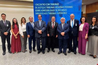 PRESIDENTE E VICE DO STJ RECEBEM MAGISTRADOS MINEIROS