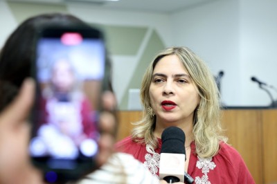 Deputada Beatriz Cerqueira estuda chamar secretários do governo de Minas para explicar onde irão ocorrer os cortes no orçamento -  (crédito: Elizabete Guimarães/ALMG)