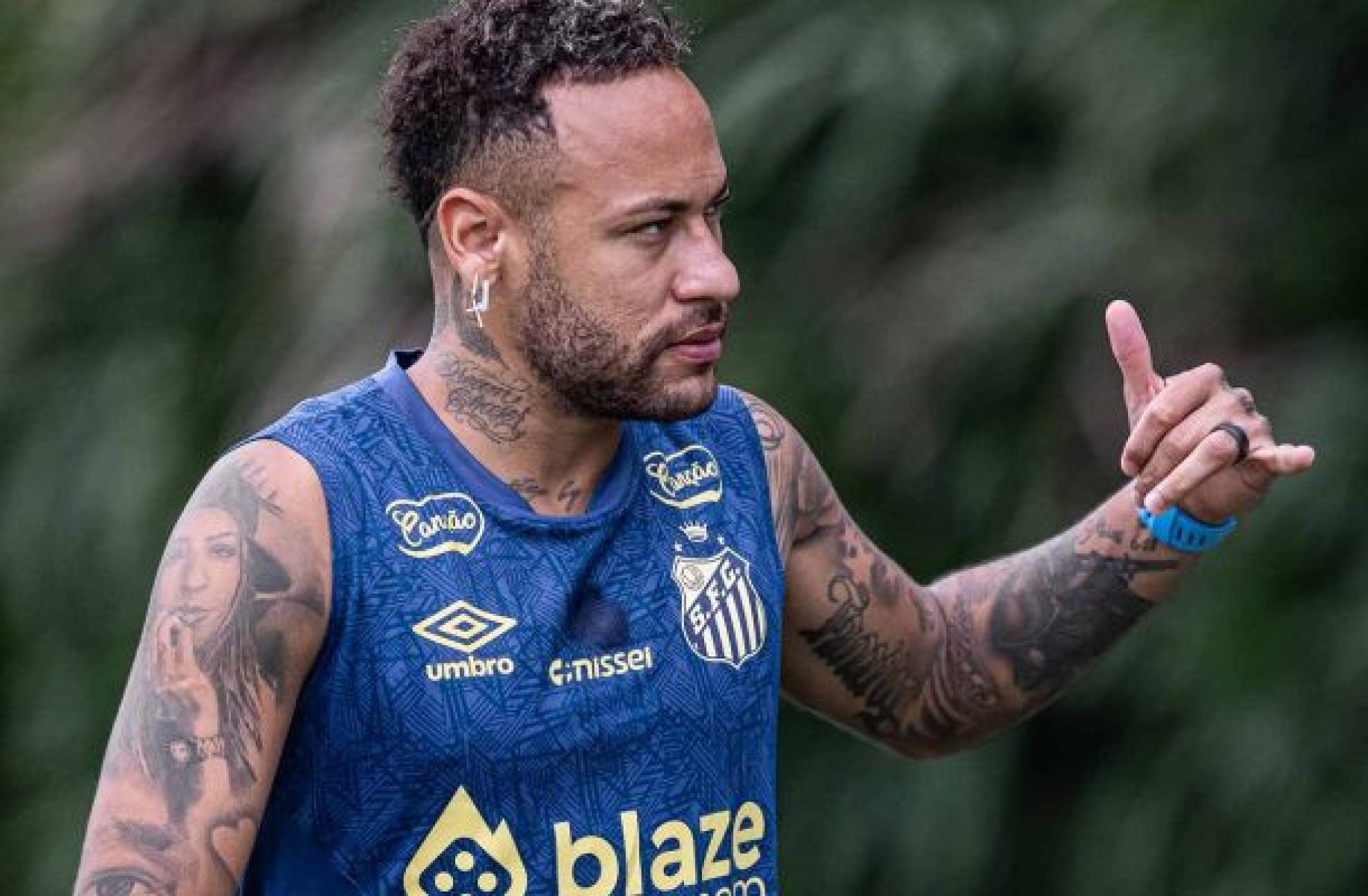Presidente do Santos enxerga chance grande de Neymar renovar com o clube Presidente do Santos enxerga chance grande de Neymar renovar com o clube