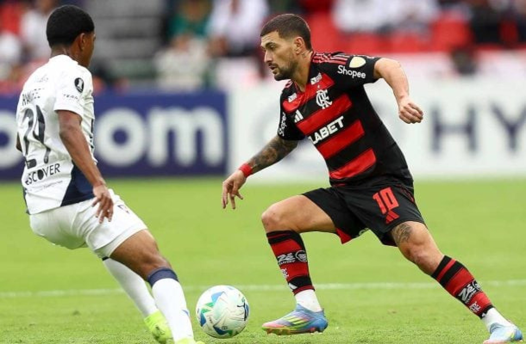 Flamengo segura LDU e arranca empate na altitude de Quito