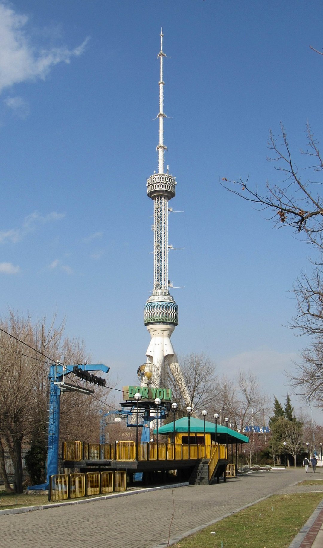 Tashkent Tower - 375 metros - Uzbequistão - Inaugurada em 1985, fica na cidade de Tashkent e é um dos pontos turísticos mais visitados da cidade.