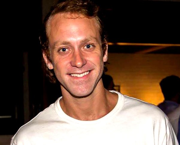 Sérgio Hondjakoff, o eterno "Cabeção", de Malhação, tem toda a sua carreira no Brasil, mas nasceu nos Estados Unidos. Seu último grande trabalho foi na série "Impuros", em 2018, exibida pelo canal Fox Premium.  Sergio apareceu com arma e fazendo ameaças ao pai em rede social