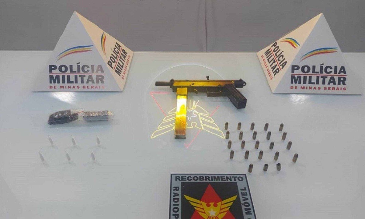 A submetralhadora apreendida teria sido usada na tentativa de homicÃ­dio -  (crédito: PMMG)