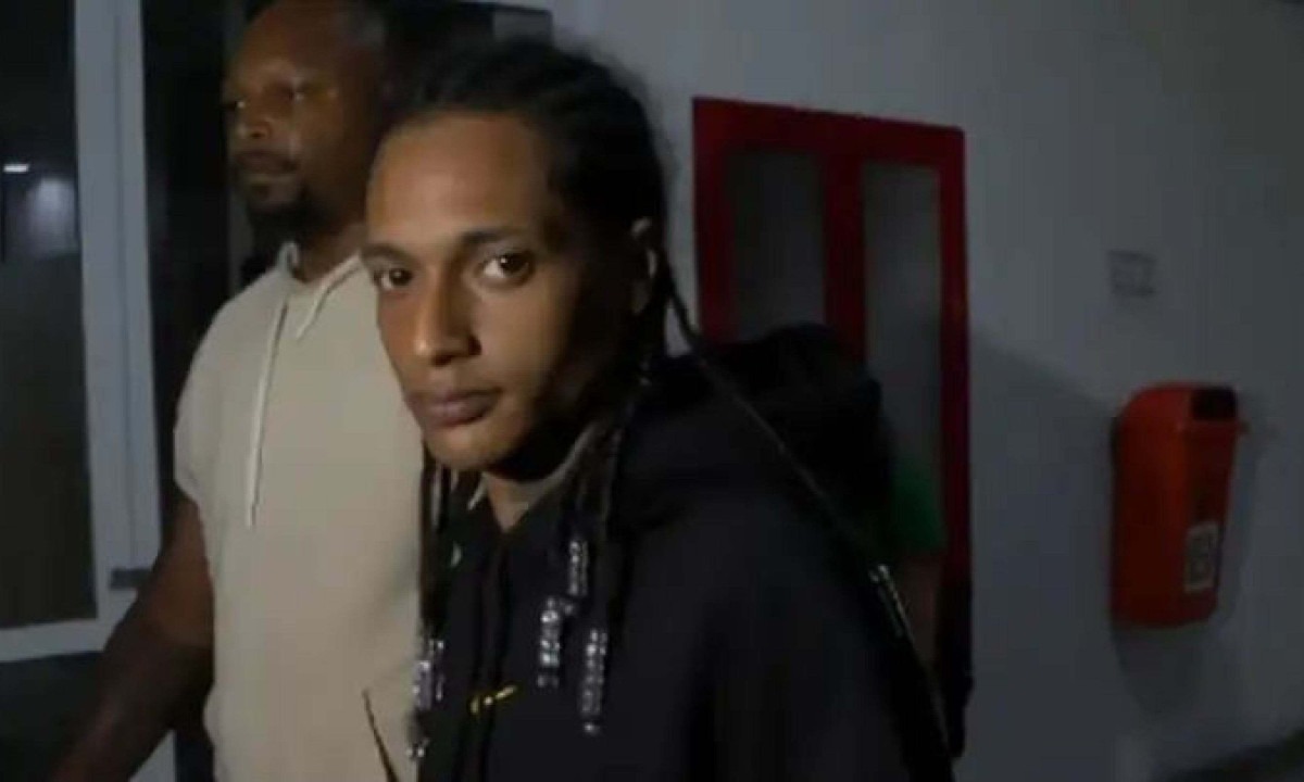 Traficante preso na casa de Oruam faz parte de quadrilha de roubo de celulares - (crédito: Tupi - Pablo Oliveira) Traficante preso na casa de Oruam faz parte de quadrilha de roubo de celulares - (crédito: Tupi - Pablo Oliveira)