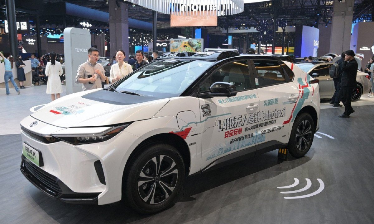 Toyota Robotaxi em exposição durante a 21ª Exposição Internacional da Indústria Automobilística de Xangai
       -  (crédito: Hector RETAMAL / AFP)