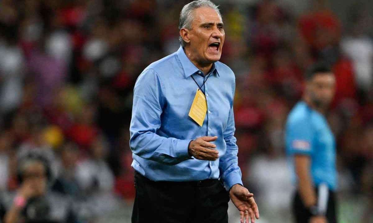 A pressão dentro e fora do campo levaram o ex-técnico da Seleção Brasileira, Tite, a dar uma pausa na carreira para cuidar da saúde - (crédito: MAURO PIMENTEL / AFP – 10/4/24) A pressão dentro e fora do campo levaram o ex-técnico da Seleção Brasileira, Tite, a dar uma pausa na carreira para cuidar da saúde - (crédito: MAURO PIMENTEL / AFP – 10/4/24)