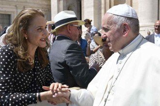 Mineiros relatam a emoção do contato que tiveram com o papa