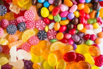 EUA vai proibir corantes artificiais de alimentos antes do fim de 2026