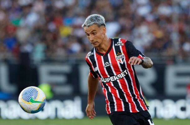 FERREIRA - Teve dificuldades com a marcação dobrada durante toda a partida. Muito por isso teve uma atuação discreta. NOTA: 4,5 - Foto: Divulgação/São Paulo