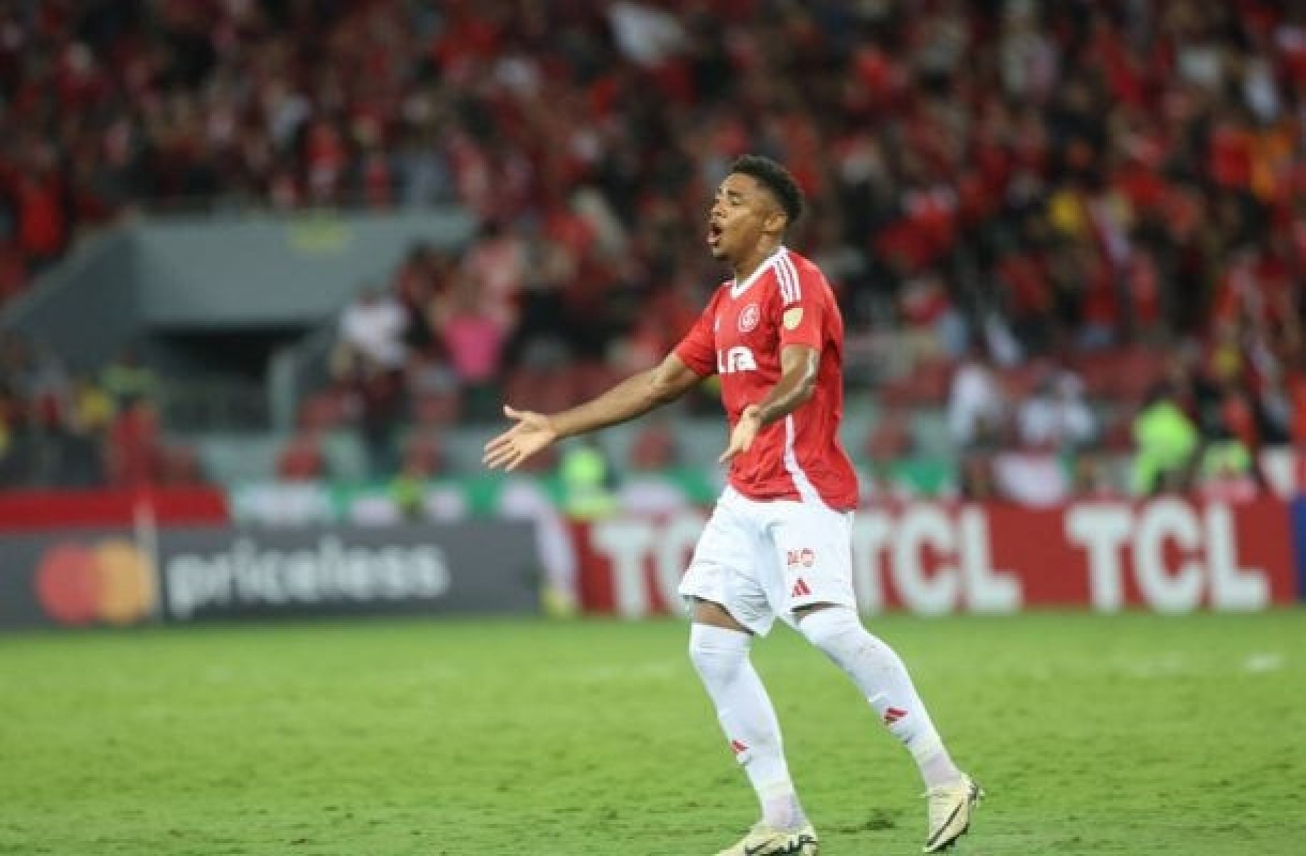 Herói do empate, Fernando valoriza resultado do Inter no Beira-Rio: ‘Muito difícil’