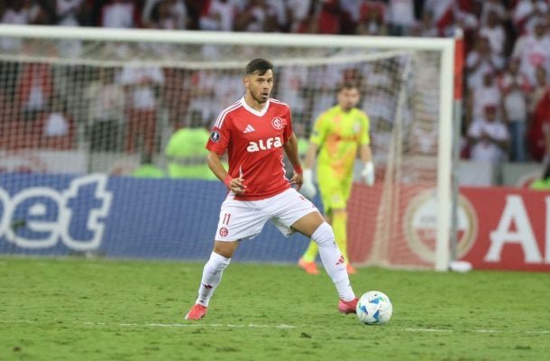 ÓSCAR ROMERO - O grande trunfo de Roger Machado na partida. Entrou muito bem e deu uma assistência primorosa para o gol de Bernabei. Acelerou o jogo no meio de campo e ajudou bastante na pressão na reta final da partida. Nota: 7,5 - Foto: Ricardo Duarte/Internacional