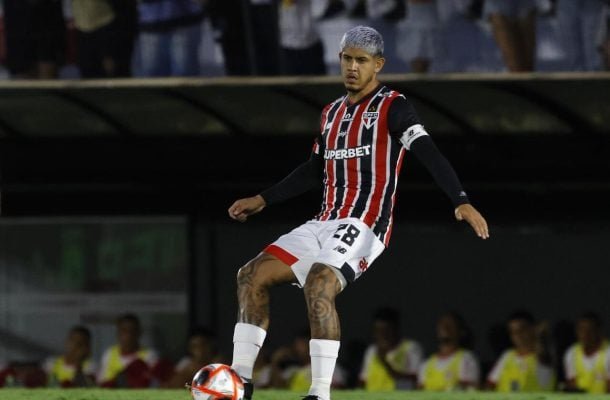 ALAN FRANCO - Muito bem nas ações defensivas. Atento na cobertura, conseguiu boas antecipações e também foi bem na saída de bola. NOTA: 6,5 - Foto: Divulgação/São Paulo