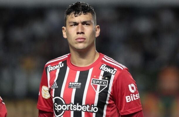 FERRARESI - Foi bem defensivamente. Bem postado, fez bem a cobertura e se saiu muito bem nos passes, com direito a assistência para André Silva. NOTA: 6,5 - Foto: Divulgação/São Paulo