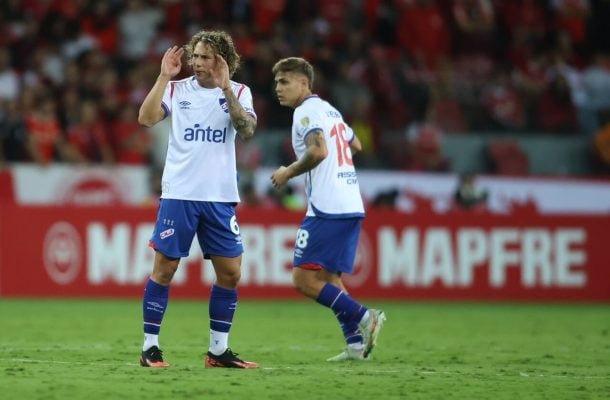 NACIONAL - Os uruguaios mostraram que vieram estudados para a partida. Se aproveitaram dos espaços deixados pelo Inter, principalmente na esquerda, para conseguir uma pressão inicial e sair na frente. Faltou uma melhor organização defensiva e aproveitar as chances que teve para matar o jogo. Nota: 6,5 - Foto: Divulgação/Conmebol