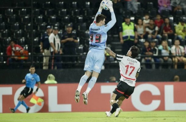 LIBERTAD - Deu trabalho apenas no segundo tempo, quando ainda perdeu um pênalti de forma displicente com Melgarejo. NOTA: 4,0 - Foto: Divulgação/Conmebol