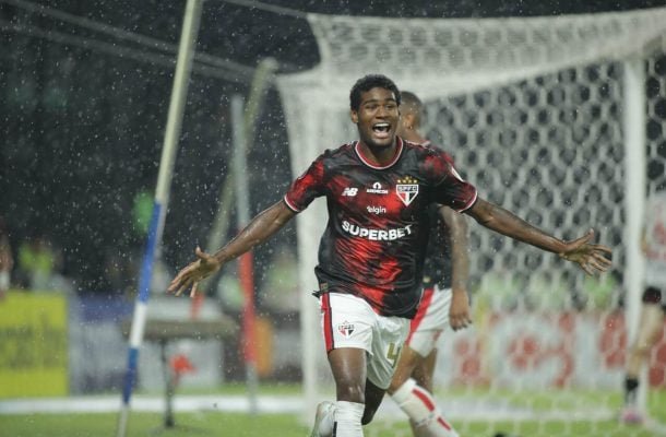 LUCAS FERREIRA - Melhor da partida. Entrou no intervalo no lugar de Cédric Soares e decidiu o jogo. Fez o primeiro gol e participou da jogada do segundo. NOTA: 7,5 - Foto: Divulgação/Conmebol