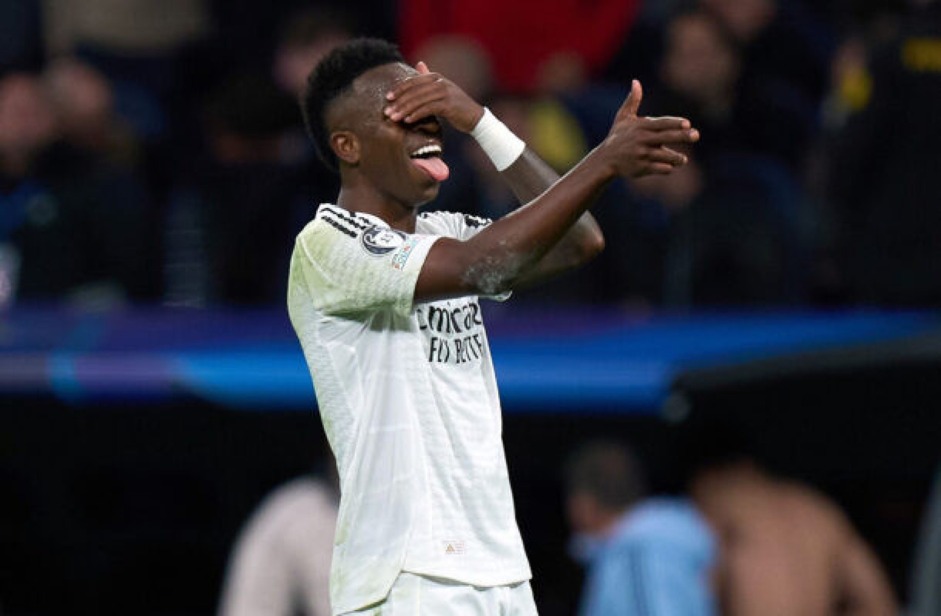Jornal espanhol oficializa renovação de Vini Jr. e vaza novo tempo de contrato com Real Madrid