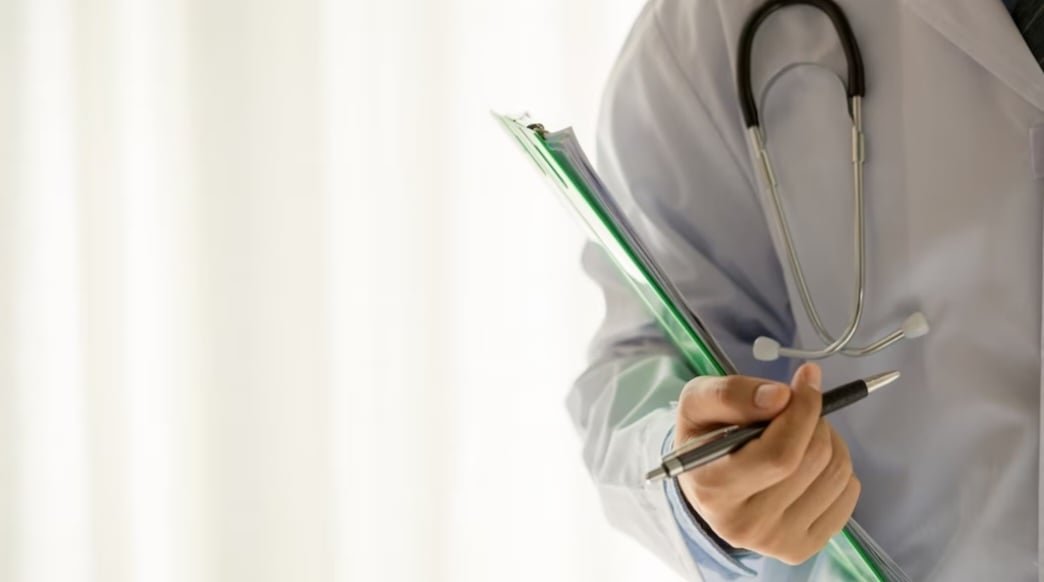 Os vendedores fazem até uma tabela de preço de acordo com o número de dias de licença que serão concedidos ao comprador para justificar sua ausência no serviço.