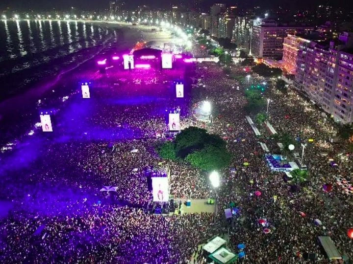 A projeção da prefeitura carioca é que a apresentação gere R$ 600 milhões para o município, 27,5% a mais que o faturamento proporcionado pela passagem de Madonna (foto). 
