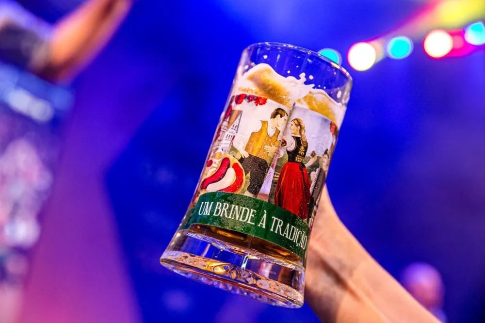 O Oktoberfest em Munique, na Alemanha, é o maior festival de cerveja do mundo, onde mais de 7 milhões de litros de cerveja são consumidos anualmente. No Brasil, o evento é realizado anualmente em Blumenau (SC), sendo um dos maiores da América Latina.