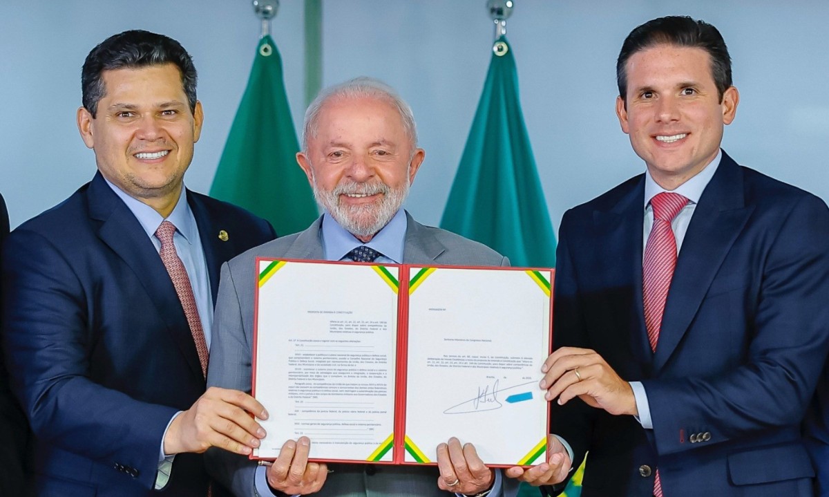 Presidente Luiz Inácio Lula da Silva vai levar uma comitiva ao enterro do Papa Francisco, entre eles os presidentes da Câmara e do Senado, Hugo Motta e Davi Alcolumbre -  (crédito: Ricardo Stuckert / PR)