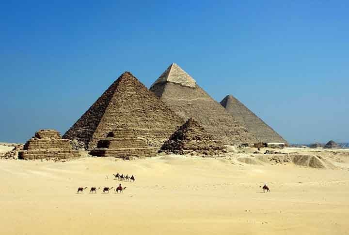 As pirÃ¢mides do Egito sÃ£o monumentos impressionantes construÃ­dos hÃ¡ cerca de 4.500 anos como tÃºmulos para os faraÃ³s e membros da elite.