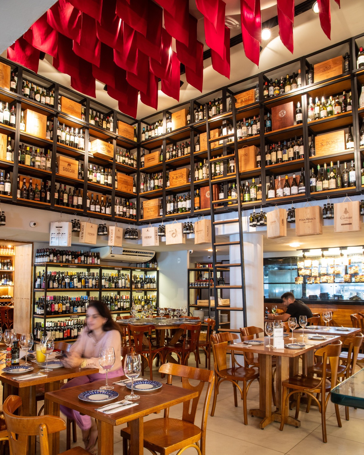 Na Mercearia da Praça, a autenticidade portuguesa é celebrada em cada detalhe