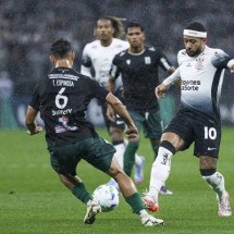 Atuações do Corinthians contra o Racing-URU: Félix Torres é expulso, mas Depay, Romero e Hugo salvam o Timão - Ricardo Moreira/Getty Images