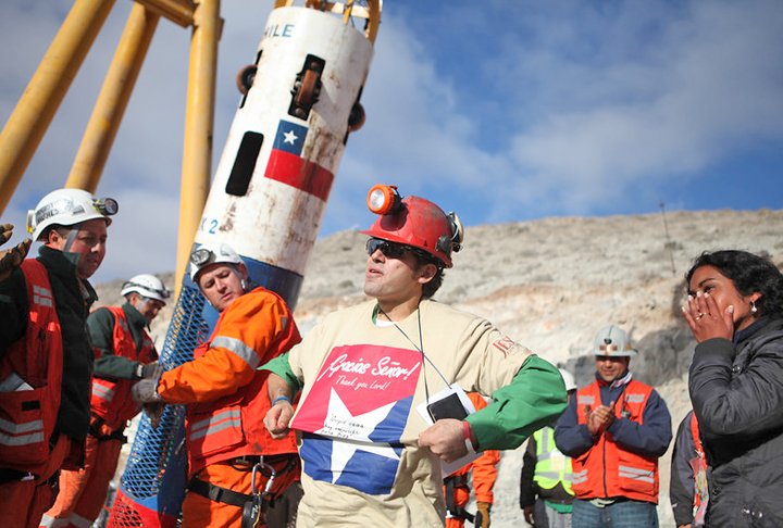 Para montar um esquema que permitisse a saída de pessoas pelo túnel, o governo pediu ajuda à Nasa, a agência espacial americana que tem larga experiência em situações limítrofes. 