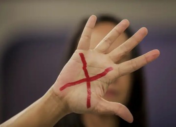 Foto da campanha Sinal Vermelho sobre a violência contra a mulher -  (crédito: Joédson Alves/Agência Brasi)
