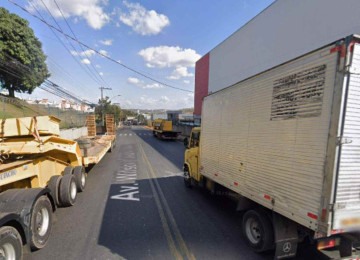 O caminhão estava estacionado na Avenida Wilson Tavares Ribeiro no momento do crime -  (crédito: Reprodução/Google Street View)