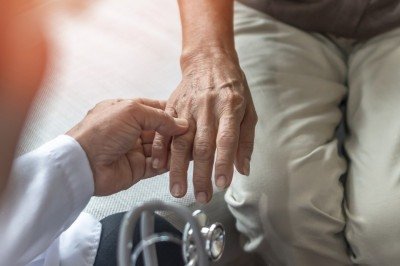 Parkinson também afeta pessoas antes dos 50 anos -  (crédito:  Shutterstock)