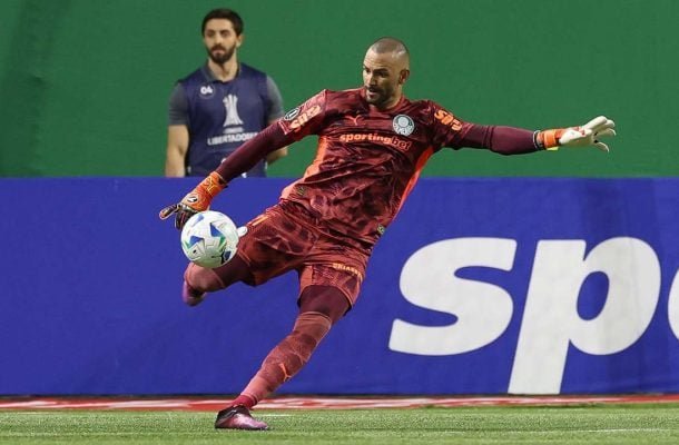 WEVERTON - Alcançou a 8º posição na lista de jogadores com mais partidas na história da Libertadores e teve uma boa atuação. Fez ao menos duas grandes defesas e não teve culpa nos gols sofridos na segunda etapa. NOTA 7,0 - Foto: Cesar Greco/Palmeiras/by Canon
